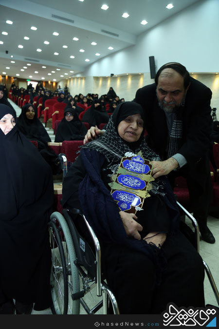 عکس:: رحیم پور ازغدی در کنار مادرش